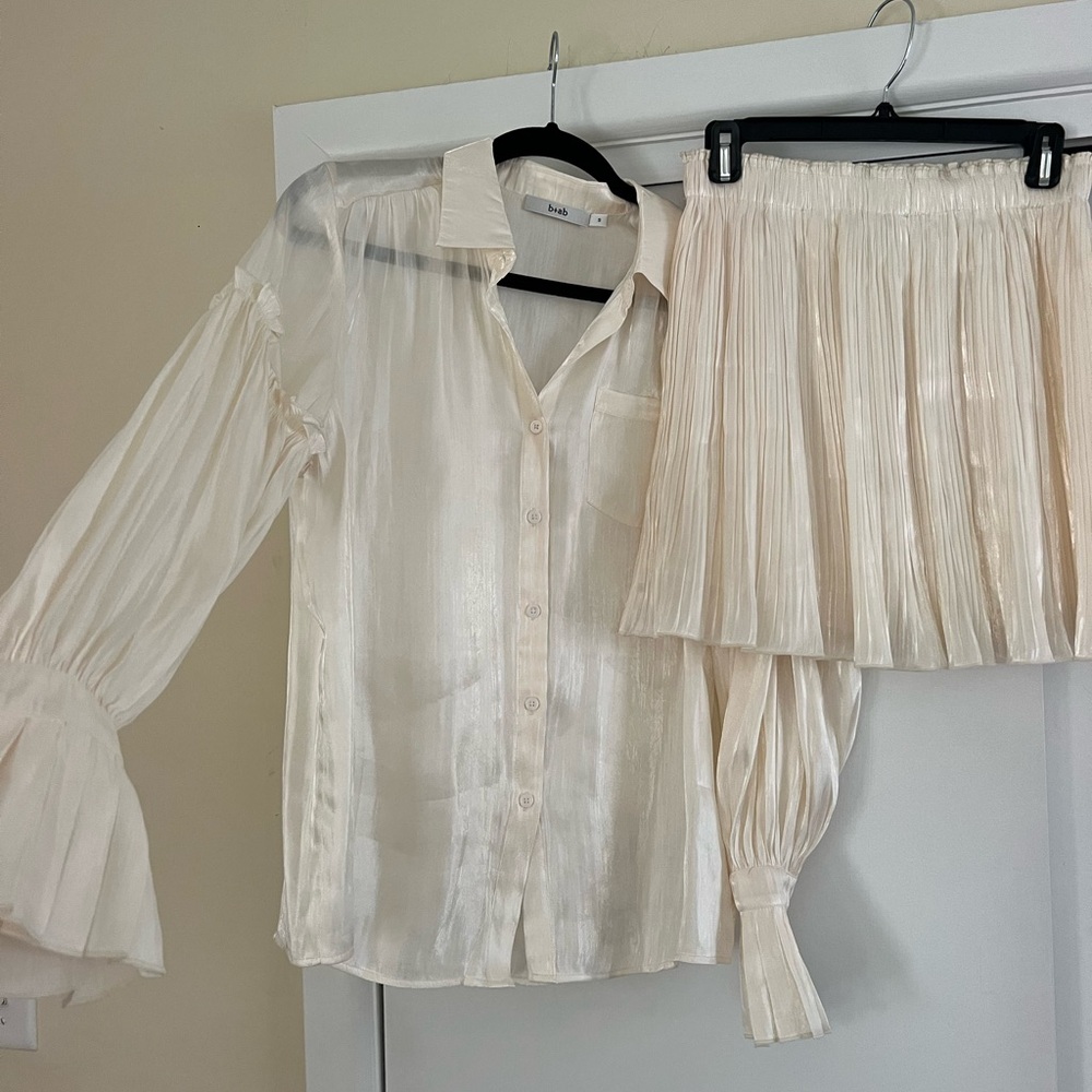 Pleated Satin Skirt Set - Picture 7 of 13